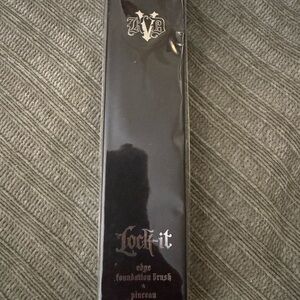 KVD Lock-It Edge Foundation Brush